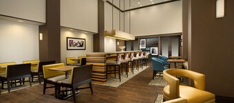 Hampton Inn & Suites Syracuse/Carrier Circle