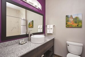 Desk, laptop workspace, iron/ironing board, cots/infant beds - La Quinta Inn & Suites by Wyndham Springfield IL (Springfield)