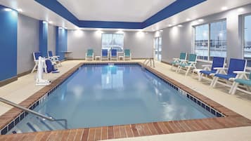Indoor pool, sun loungers