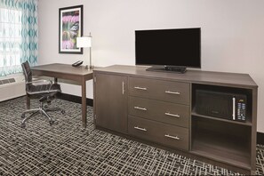 Desk, laptop workspace, iron/ironing board, cots/infant beds - La Quinta Inn & Suites by Wyndham Springfield IL (Springfield)