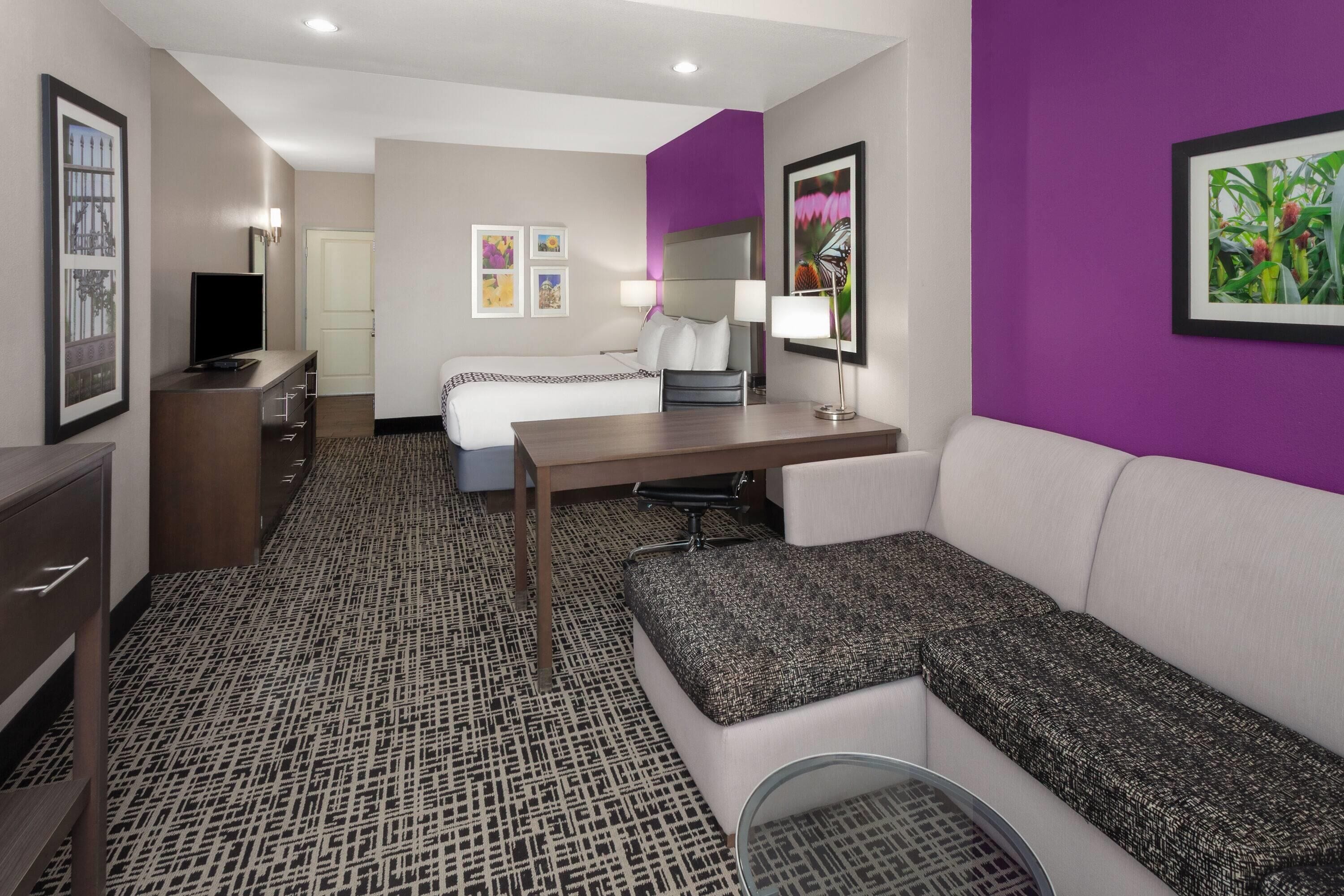 Deluxe Studio Suite, 1 King Bed, Non Smoking (Executive) | Desk, laptop workspace, iron/ironing board, cribs/infant beds