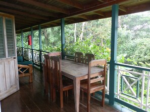 Tempat makan luar