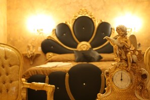 Deluxe Triple Room (Nero) | Premium bedding, minibar, in-room safe, desk - Pope's Suites (Rome)