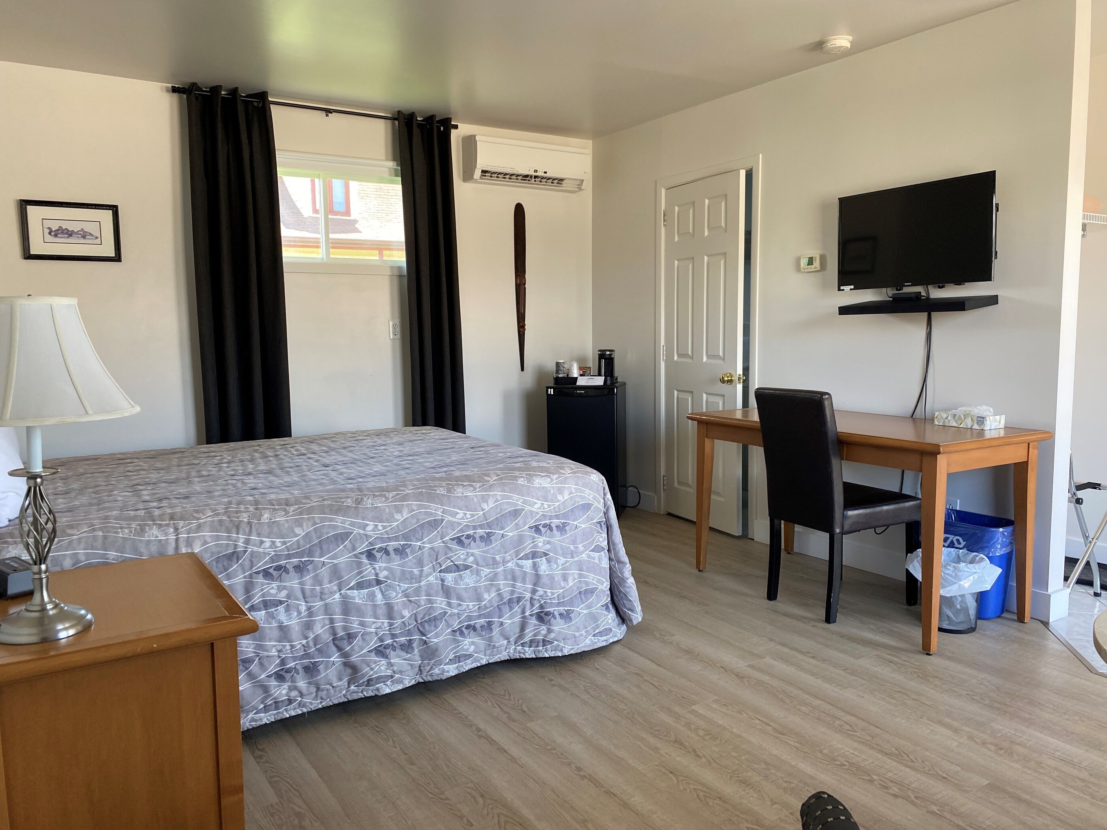 Room, 1 Queen Bed (Pets NOT ALLOWED in this room) | Desk, blackout drapes, iron/ironing board, cribs/infant beds