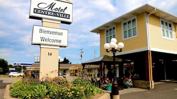 Vista frontal de la propiedad