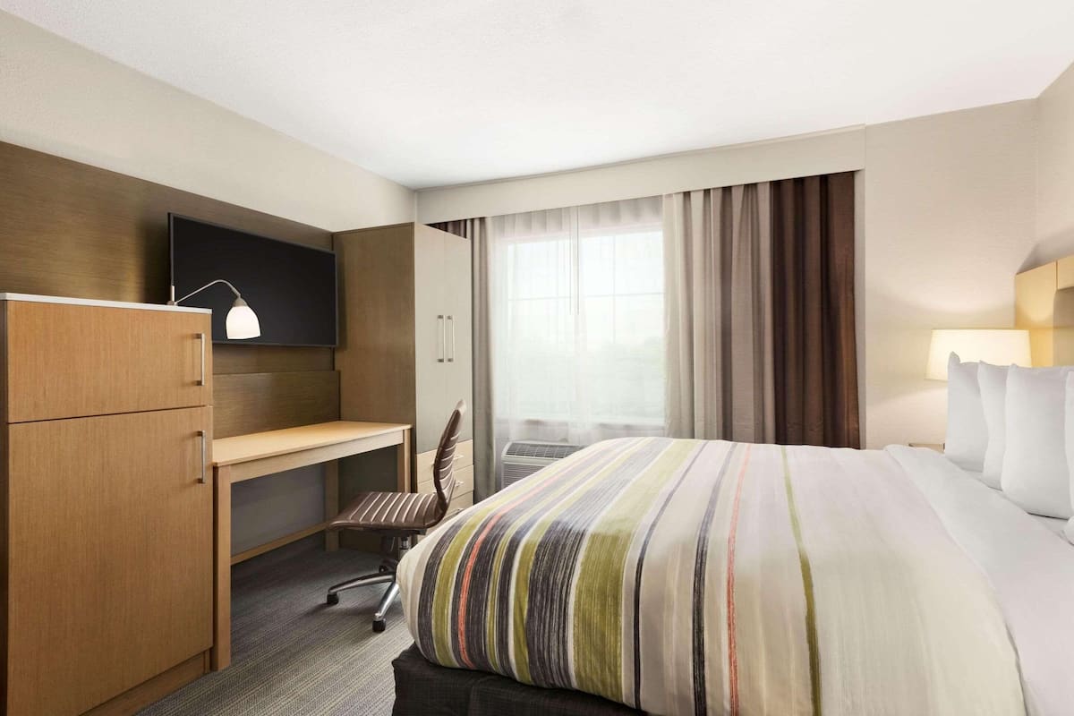 1 bedroom, premium bedding, desk, iron/ironing board
