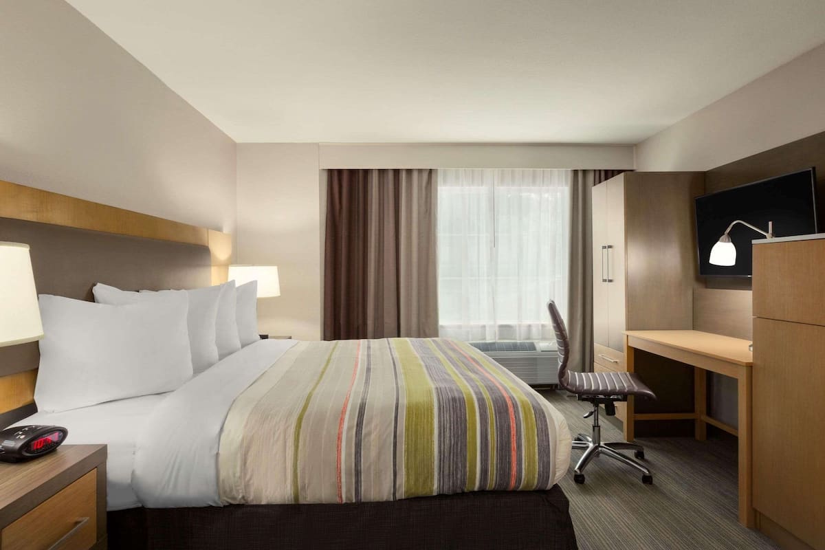 1 bedroom, premium bedding, desk, iron/ironing board