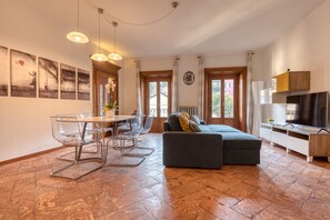 Flat-screen TV - Palazzo Rivola (Bergamo)