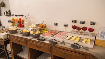 Tägliches kontinentales Frühstück gegen Gebühr