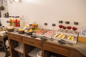 Daily continental breakfast for a fee - Palazzo Rivola (Bergamo)