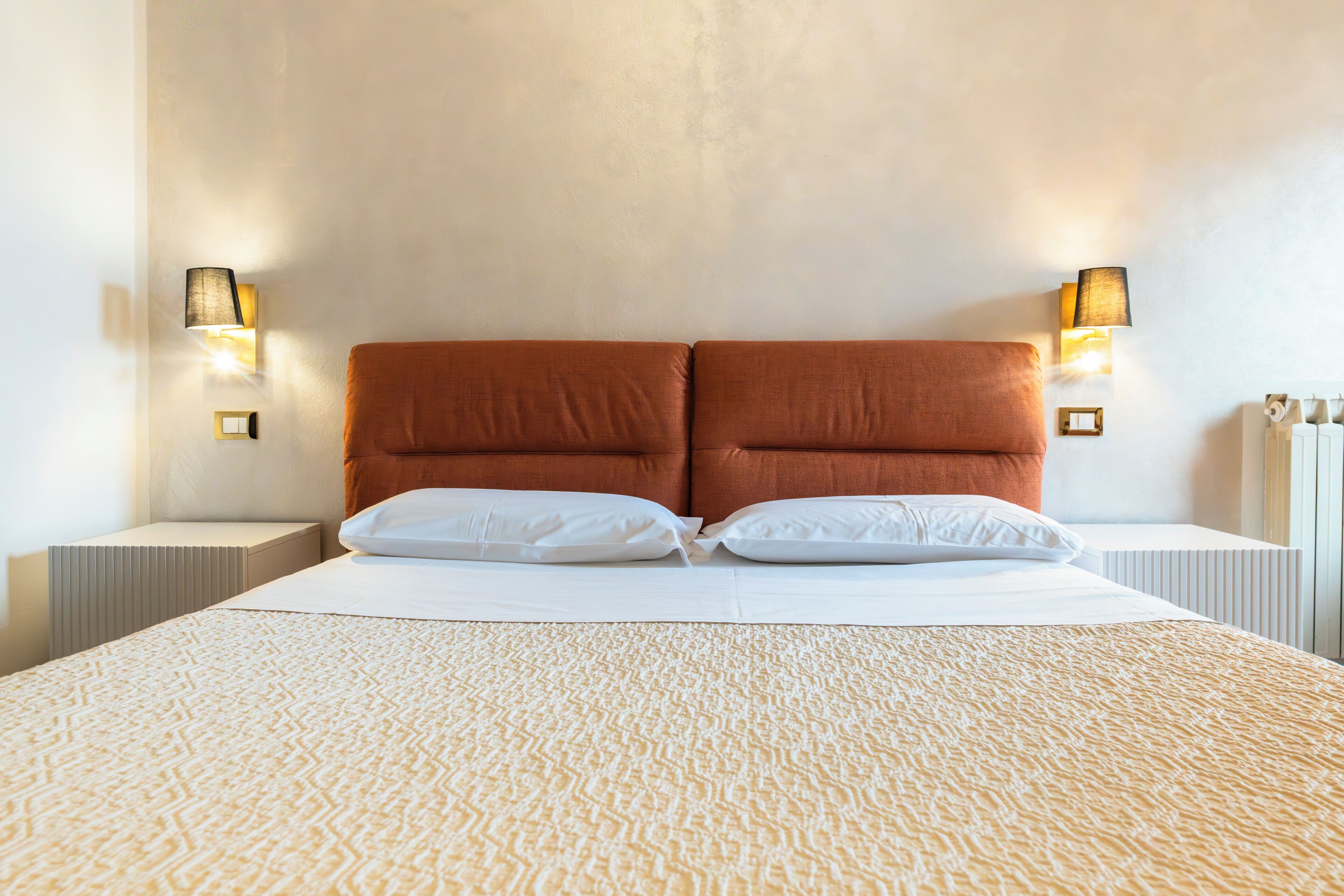 Kahden hengen comfort-huone, oma kylpyhuone | Allergiatestatut vuodevaatteet, untuvapeitot