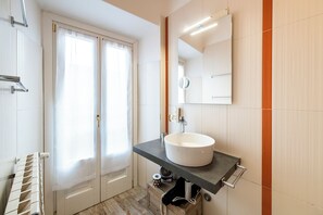 Comfort Double Room, Private Bathroom | Bathroom | Shower, free toiletries, hair dryer, towels - Palazzo Rivola (Bergamo)
