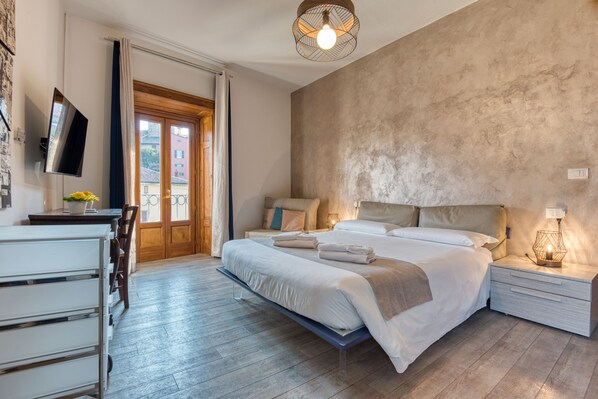 Hypo-allergenic bedding, down duvets, memory-foam beds, minibar - Palazzo Rivola (Bergamo)