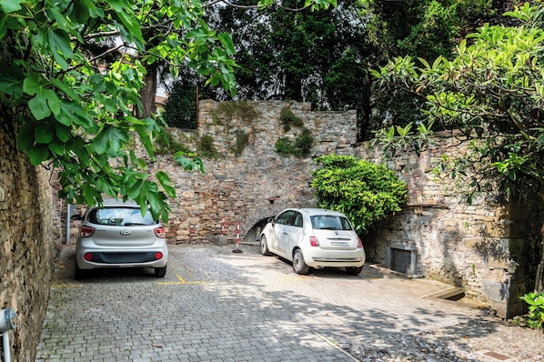 Self parking - Palazzo Rivola (Bergamo)