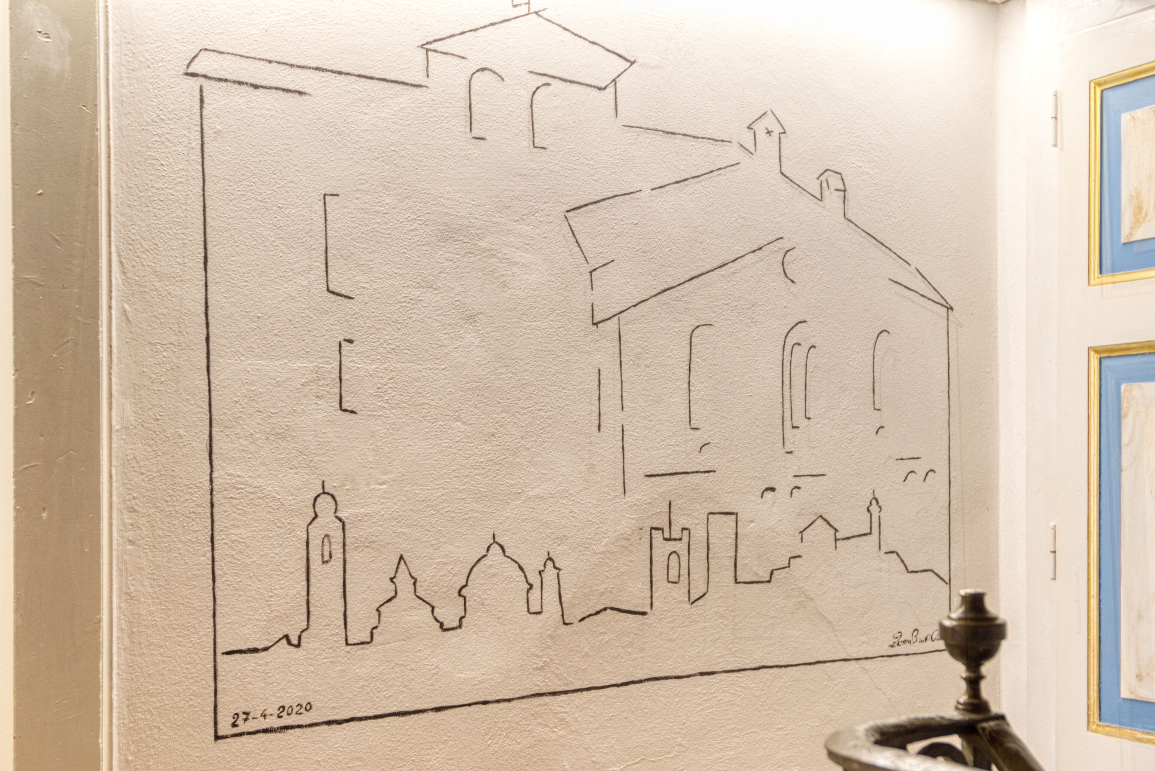 A line drawing of a building with multiple windows and a chimney.