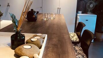 City Studio, 1 Bedroom, Kitchenette | Private kitchenette | Fridge, microwave, coffee/tea maker, cookware/dishes/utensils