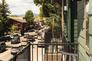 Broadway Superior King | Balcony view