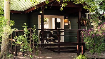 Luxury Cabin, 1 King Bed | Terrace/patio