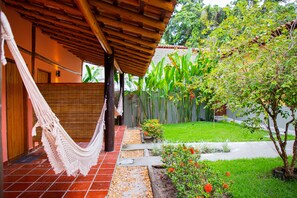 Quarto TRIPLO CLÁSSICO | Frigobar, cofres nos quartos, escrivaninha, cortinas blackout