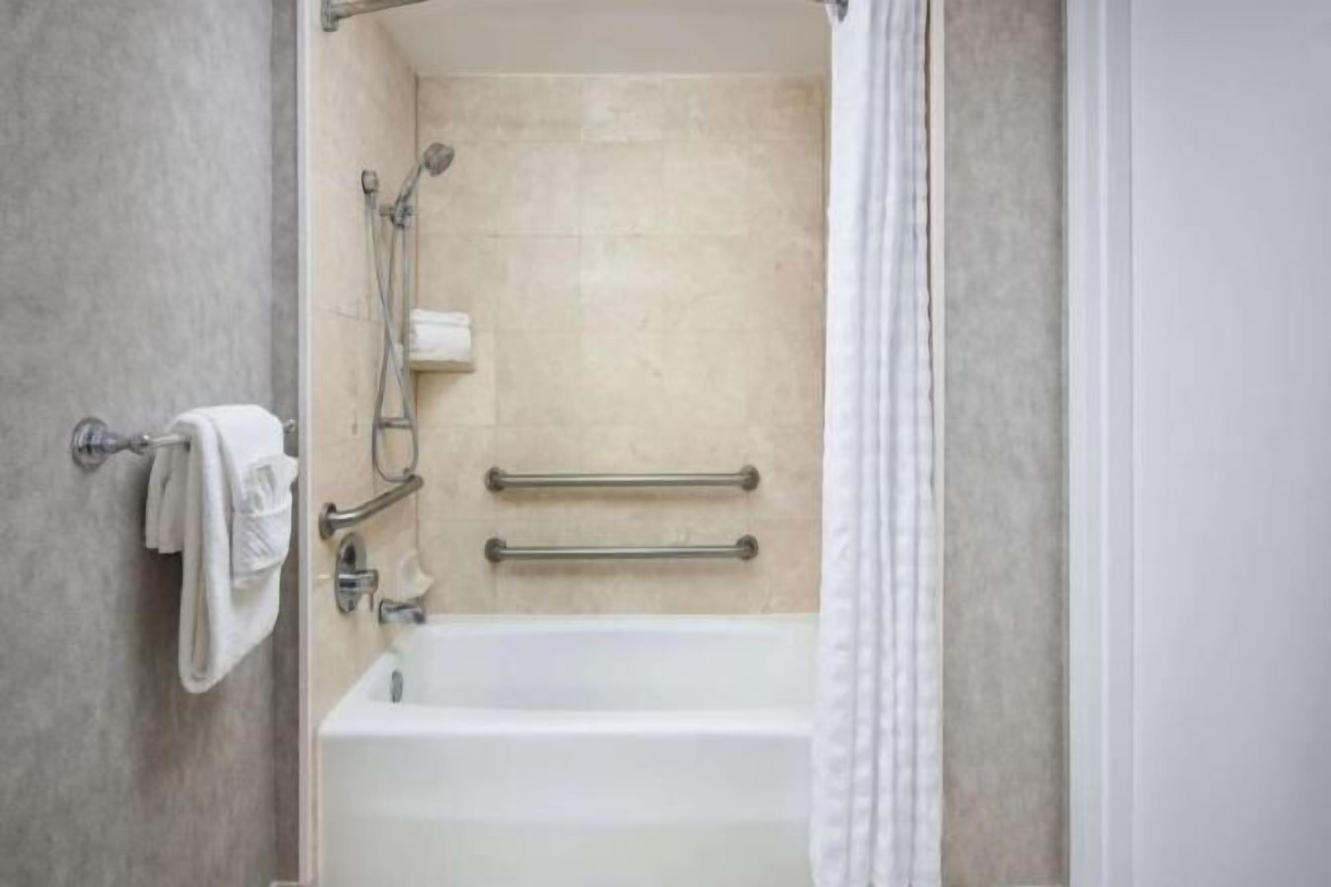 花灑/浴缸組合、環保梳洗用品、風筒、提供毛巾