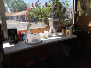 Free breakfast  - Elko Motel (Elko)