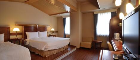 Basic Triple Room | Desk, soundproofing, iron/ironing board, free WiFi