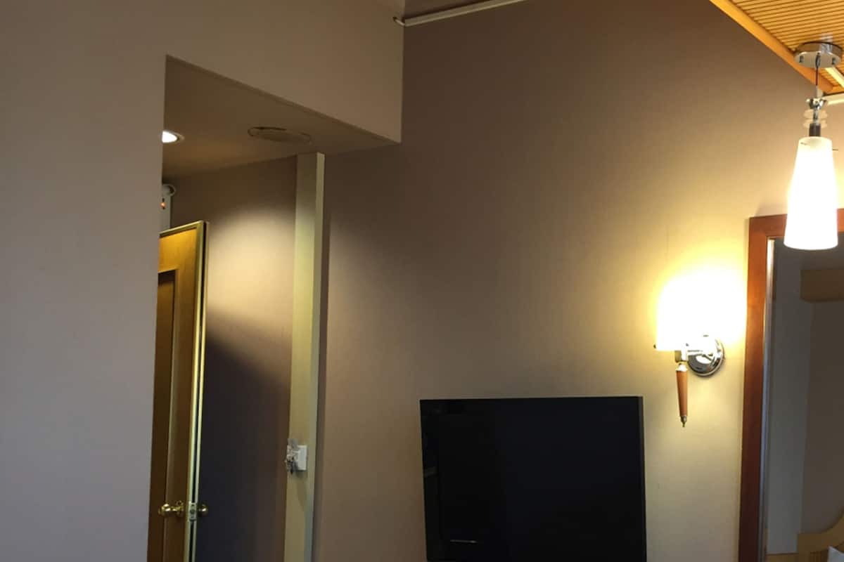 Bureau, chambres insonorisées, fer et planche à repasser, Wi-Fi gratuit