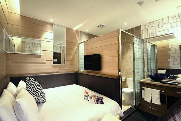 Double Room | Premium bedding, individually decorated, individually furnished, desk - Leesing Hotel (Kaohsiung)