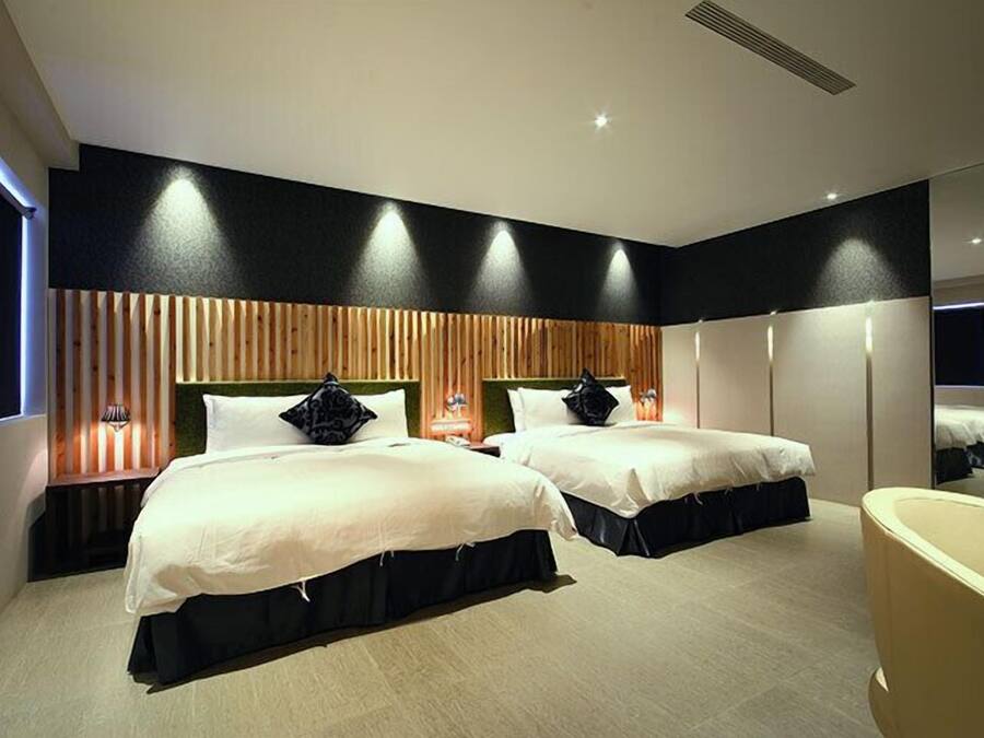 Vierpersoonskamer | Luxe beddengoed, individueel gedecoreerd, individueel gemeubileerd
