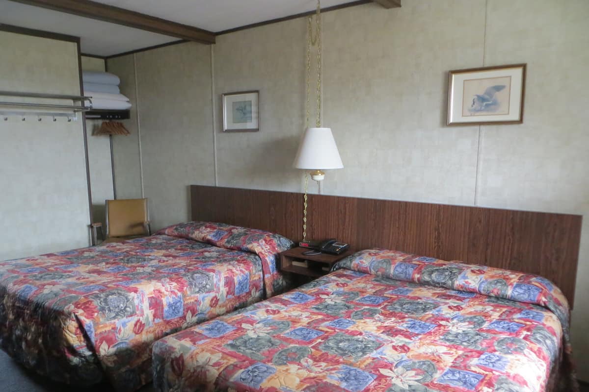 Room, 2 Double Beds, Kitchenette | Iron/ironing board, free WiFi