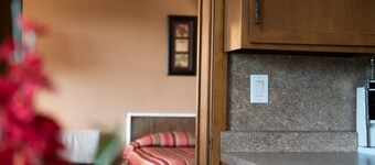 Adams Golden Acres Motel