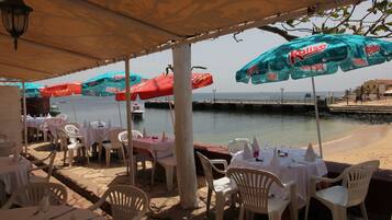 Breakfast, lunch, dinner served; international cuisine