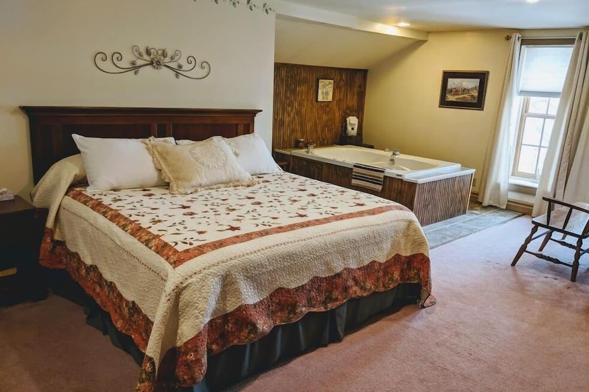 The Heartwood | Meja kerja, ruang kerja ramah laptop, dan tempat tidur lipat/tambahan