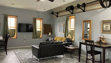 Comfort Cottage, 2 Bedrooms, Garden View, Garden Area | Living area