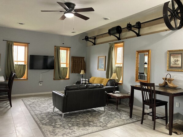 Comfort Cottage, 2 Bedrooms, Garden View, Garden Area | Living area