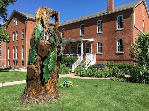 Oak Valley Inn & Suites