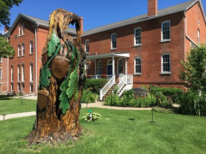 Oak Valley Inn & Suites