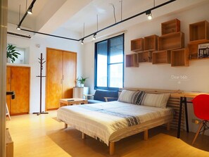 1 bedroom, individually furnished, desk, blackout curtains - ReWood Guesthouse (Tainan)
