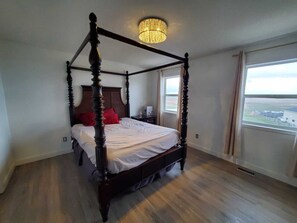 豪華客房, 1 張特大雙人床 (The King Room)