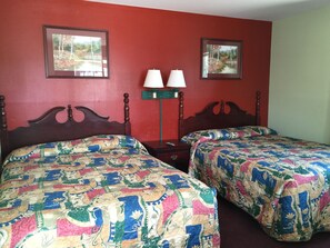 Habitación, 2 camas Queen size | Escritorio, wifi gratis y ropa de cama 
