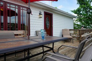 客房, 2 張加大雙人床 (Deck w Lounging Chairs) | 陽台