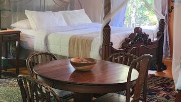 Hawaiian Suite | Egyptian cotton sheets, premium bedding, down comforters, pillowtop beds