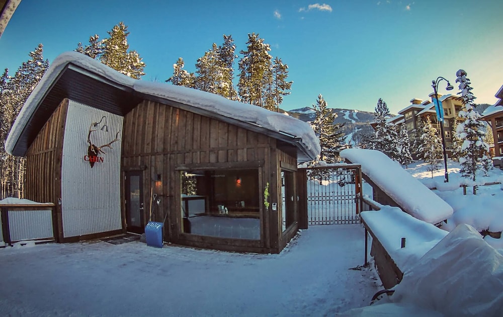 Earl Grey Lodge by null