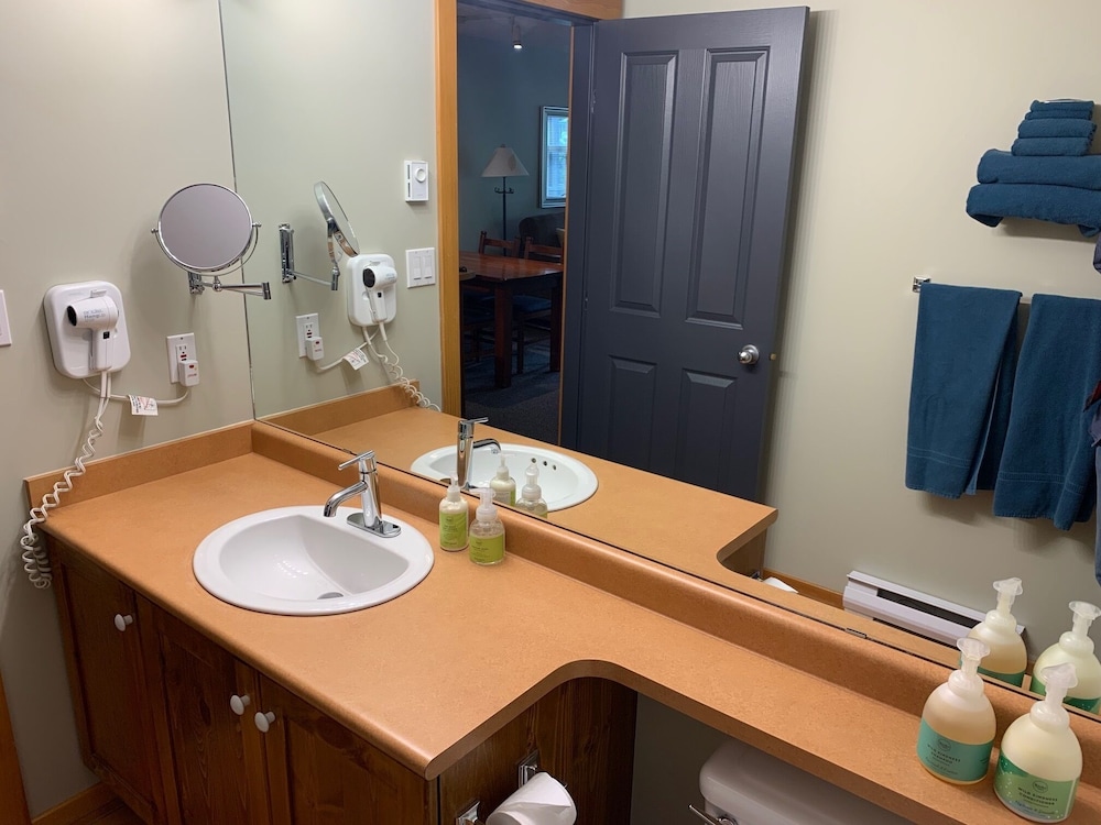 Earl Grey Lodge by null