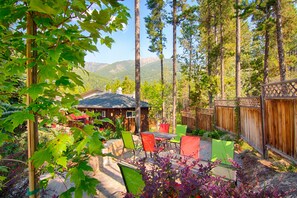 Egyptian cotton sheets, premium bedding, pillow-top beds - Earl Grey Lodge (Panorama)