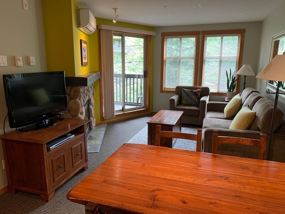 Earl Grey Lodge by null