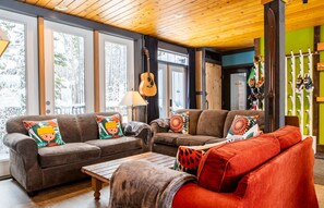 Living area - Earl Grey Lodge (Panorama)