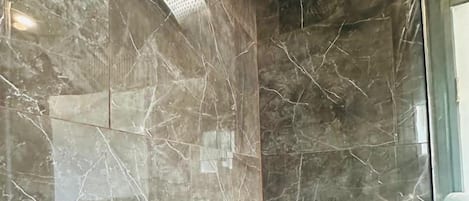 Room, 2 Double Beds | Bathroom | Combined shower/tub, free toiletries, hair dryer