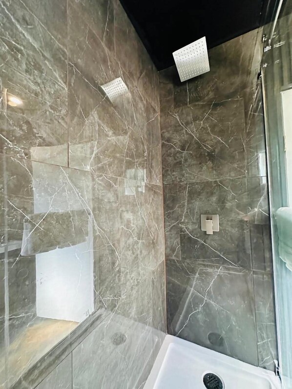 Room, 2 Double Beds | Bathroom | Combined shower/tub, free toiletries, hair dryer - Sage Hills Motel (Cache Creek)