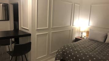 Habitación Deluxe, 2 camas matrimoniales, cocineta | Escritorio, tabla de planchar con plancha y wifi gratis
